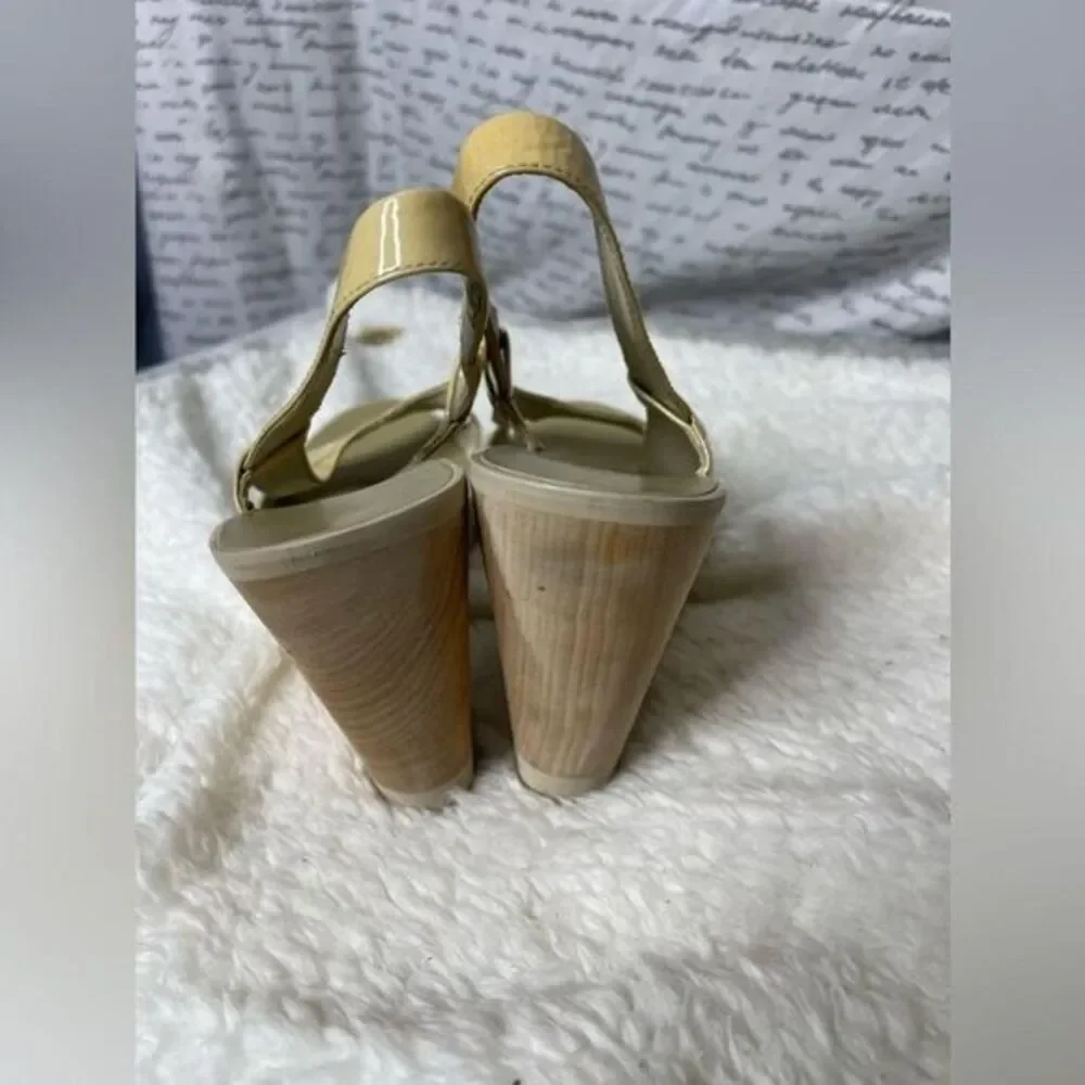 Nine‎ West Wedge tan color size 9